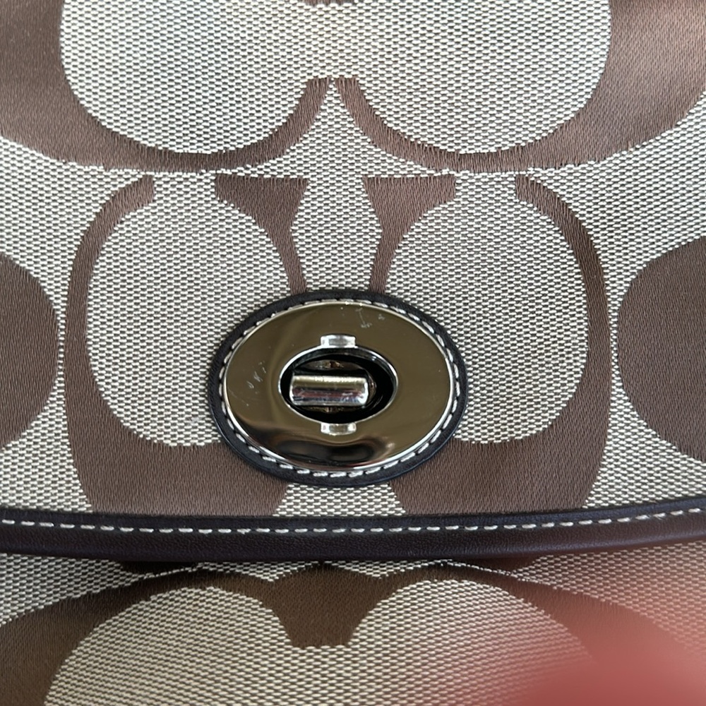 ➰Coach Brown Signature Shoulder Bag. Like new condition. Vintage. - Picture 6 of 15